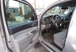 2014 Toyota Tacoma - Image 21