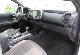 2017 Toyota Tacoma - Image 28