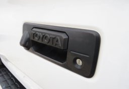 2017 Toyota Tacoma - Image 25