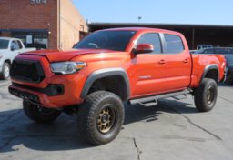 2017 Toyota Tacoma - Image 8