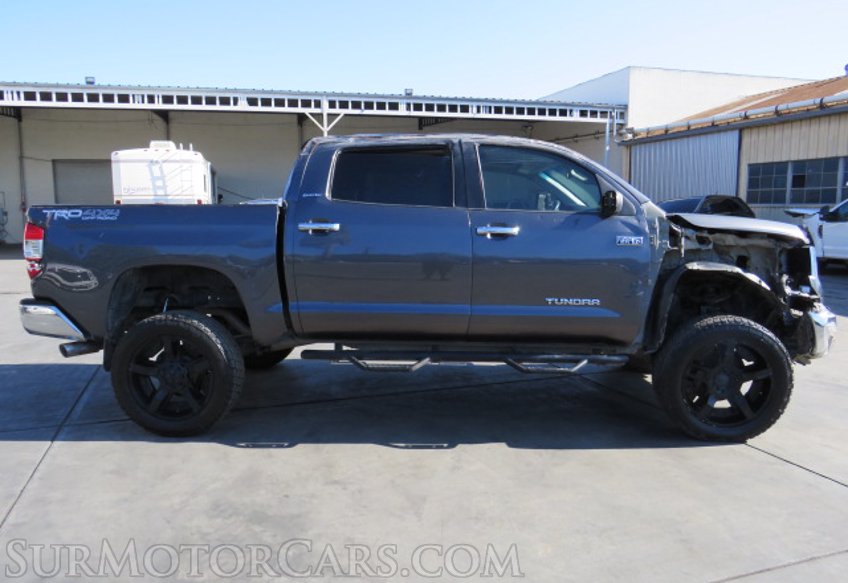 2015 Toyota Tundra 4WD Truck - Image 11