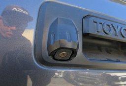 2015 Toyota Tundra 4WD Truck - Image 16
