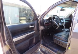 2015 Toyota Tundra 4WD Truck - Image 22