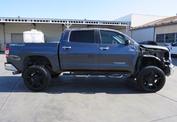 2015 Toyota Tundra 4WD Truck - Image 11