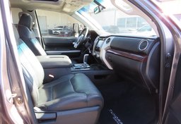 2015 Toyota Tundra 4WD Truck - Image 29