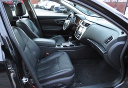 2018 Nissan Altima - Image 24