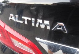 2018 Nissan Altima - Image 19