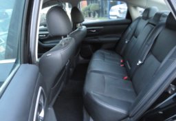 2018 Nissan Altima - Image 30