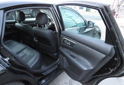 2018 Nissan Altima - Image 28