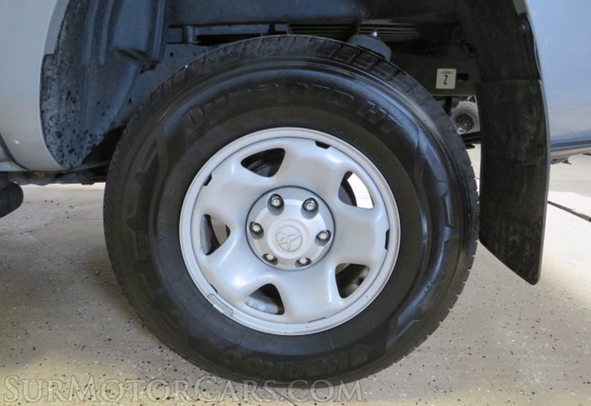 2019 Toyota Tacoma - Image 16