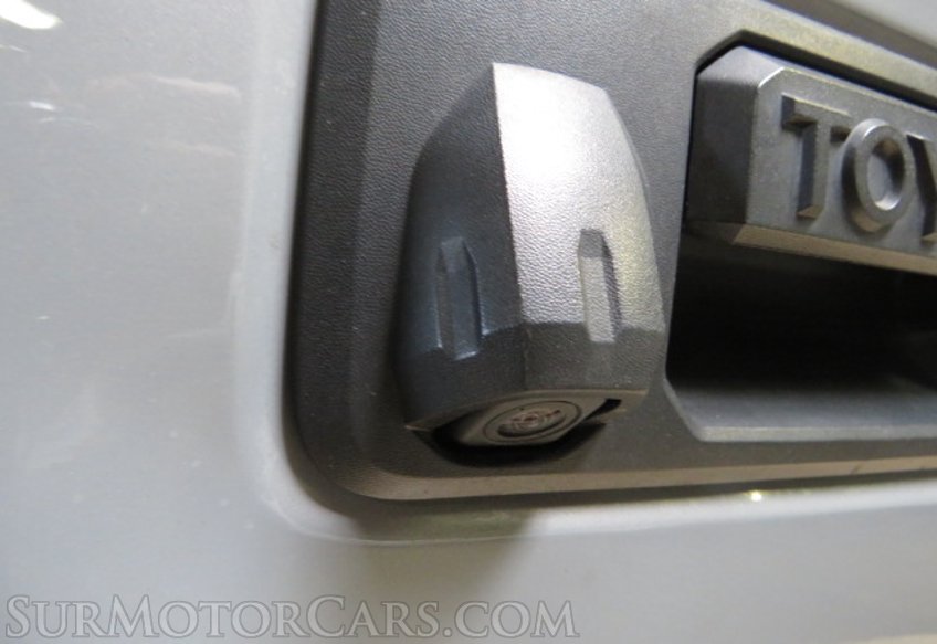 2019 Toyota Tacoma - Image 17