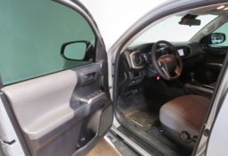 2019 Toyota Tacoma - Image 18