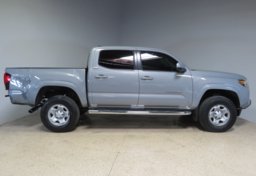 2019 Toyota Tacoma - Image 12