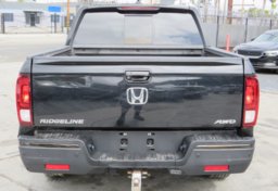 2017 Honda Ridgeline - Image 13