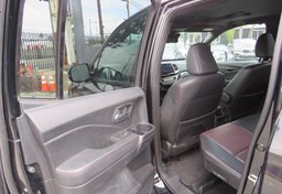 2017 Honda Ridgeline - Image 22