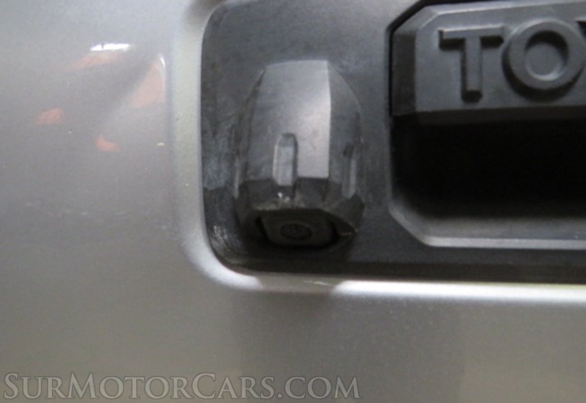 2020 Toyota Tacoma - Image 18