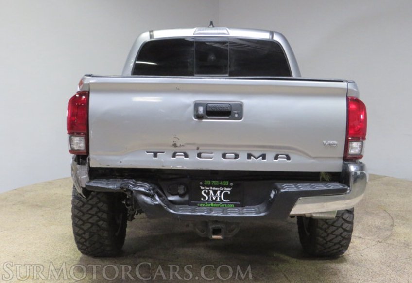 2020 Toyota Tacoma - Image 12