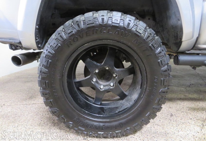 2020 Toyota Tacoma - Image 21