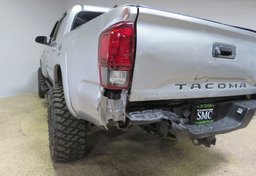 2020 Toyota Tacoma - Image 11