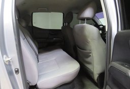 2020 Toyota Tacoma - Image 33