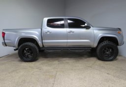 2020 Toyota Tacoma - Image 6