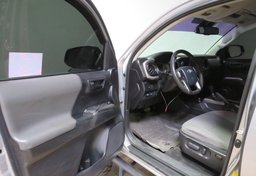 2020 Toyota Tacoma - Image 22