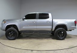 2020 Toyota Tacoma - Image 5