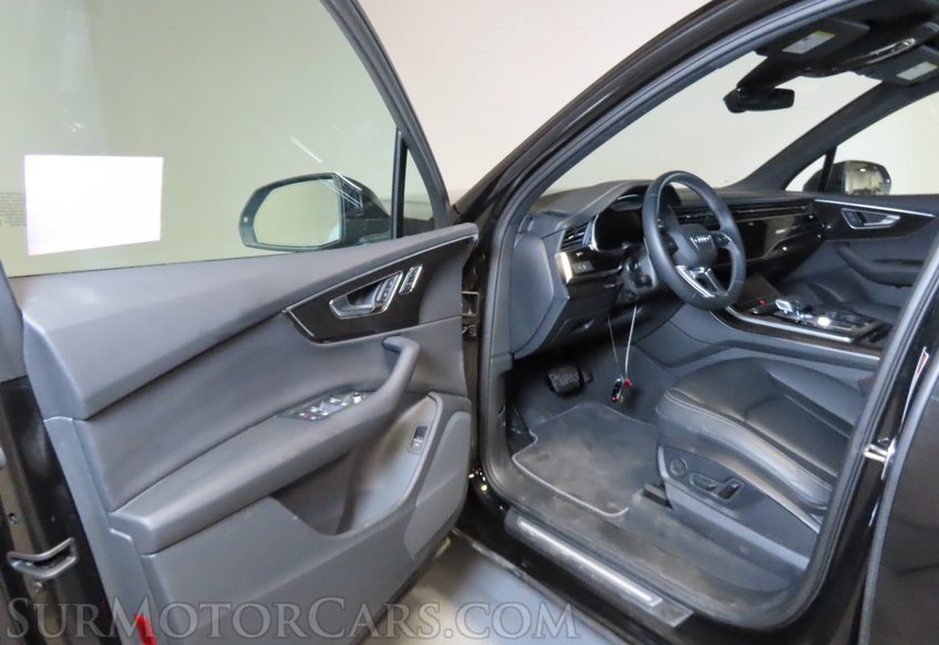 2025 Audi Q7 - Image 21