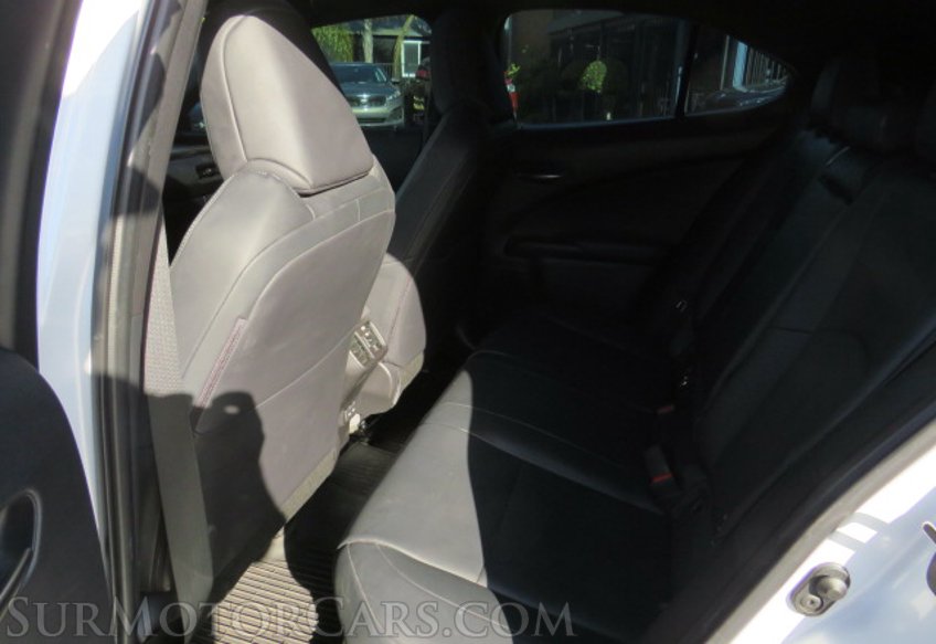 2022 Lexus UX - Image 32