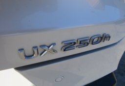 2022 Lexus UX - Image 20
