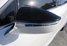 2022 Lexus UX - Image 19