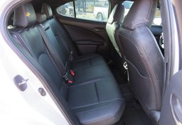 2022 Lexus UX - Image 31