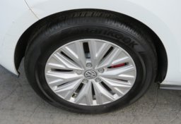 2015 Volkswagen Golf GTI - Image 21