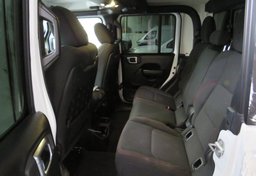 2021 Jeep Gladiator - Image 24