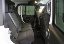 2021 Jeep Gladiator - Image 21