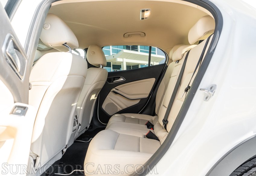 2018 Mercedes-Benz GLA - Image 17