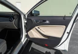 2018 Mercedes-Benz GLA - Image 16