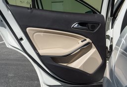 2018 Mercedes-Benz GLA - Image 14