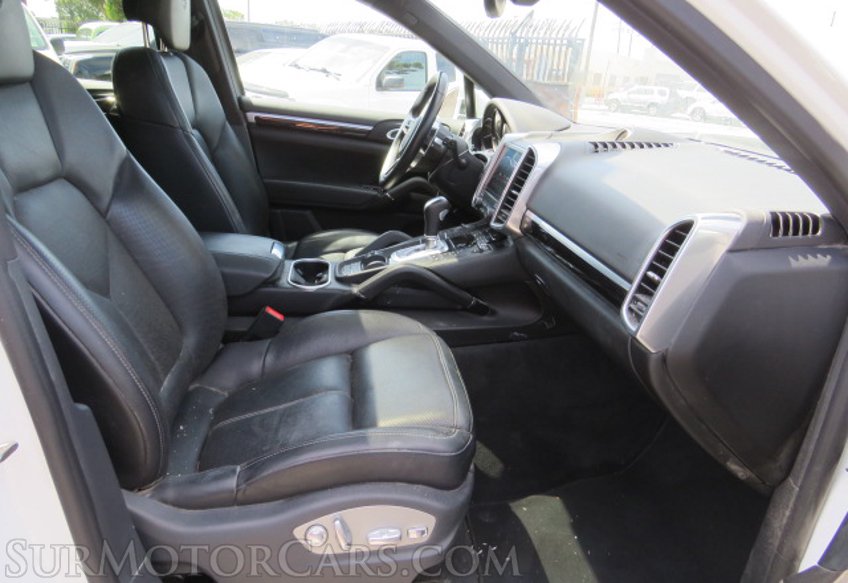 2017 Porsche Cayenne - Image 26