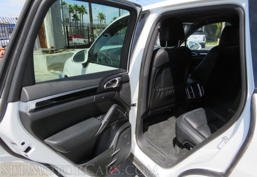 2017 Porsche Cayenne - Image 36