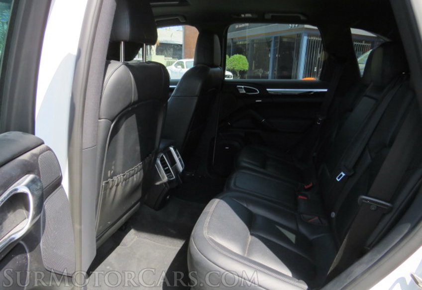 2017 Porsche Cayenne - Image 32