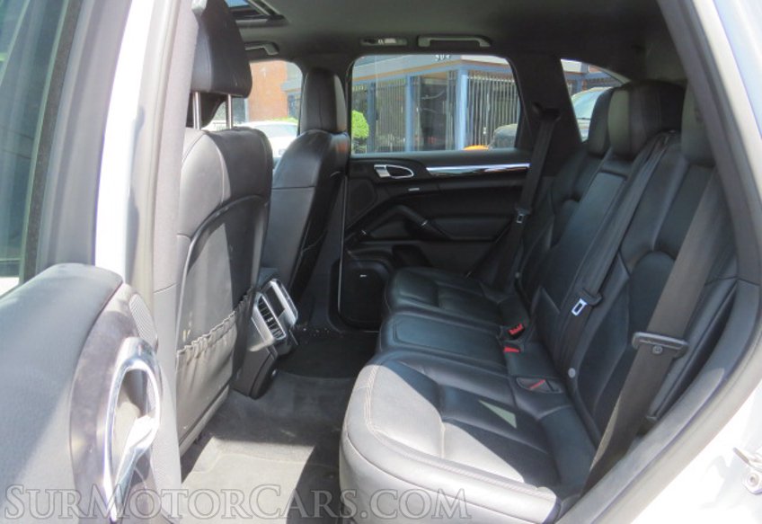 2017 Porsche Cayenne - Image 33