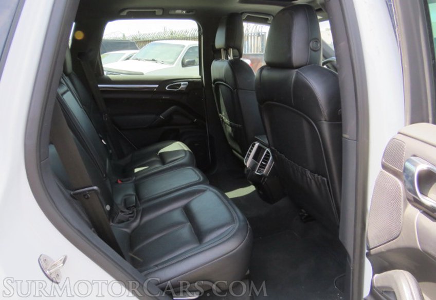 2017 Porsche Cayenne - Image 30