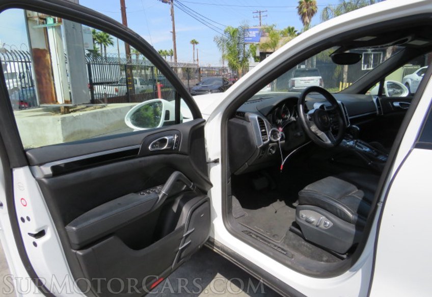 2017 Porsche Cayenne - Image 39