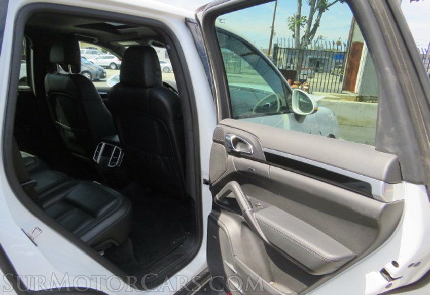 2017 Porsche Cayenne - Image 31