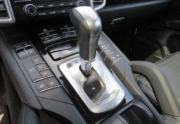 2017 Porsche Cayenne - Image 22