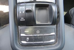 2017 Porsche Cayenne - Image 19