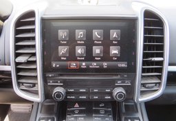 2017 Porsche Cayenne - Image 20