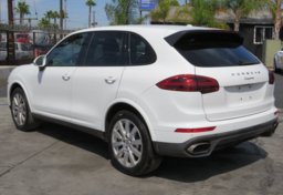 2017 Porsche Cayenne - Image 9