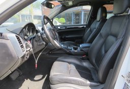 2017 Porsche Cayenne - Image 37